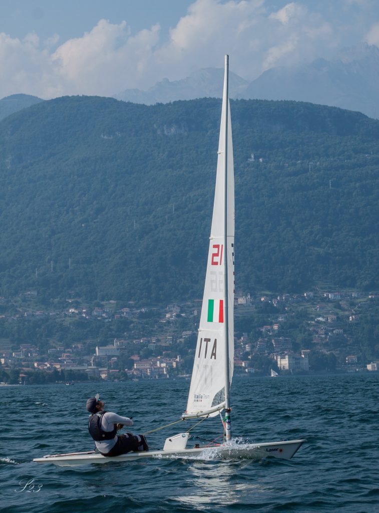 nel vento, nell'acqua libero la vela come il mio animo