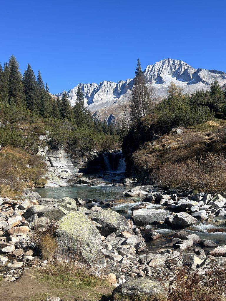 …immergermi nella bellezza della natura, riempiendo la mia anima dei suoi colori. Mentre la mia mente è inebriata dal suono dell’acqua che scorre, inesorabile e pura come la vita.