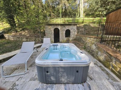 Vasca idormassaggio esterna - foto Eco Resort il Cantico della Natura