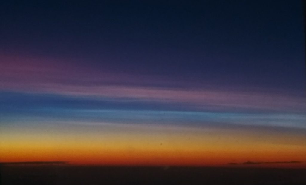 Essere abbagliati dai colori di un tramonto boreale