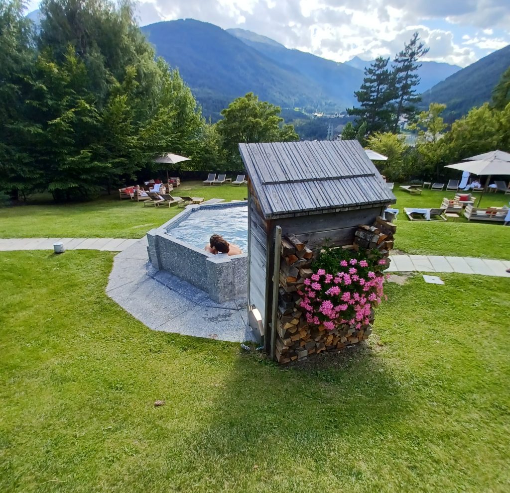 trascorrere una romantica giornata alle terme, tra coccole, bolle, fanghi e relax. Respirare a pieni polmoni e rigenerare corpo e spirito